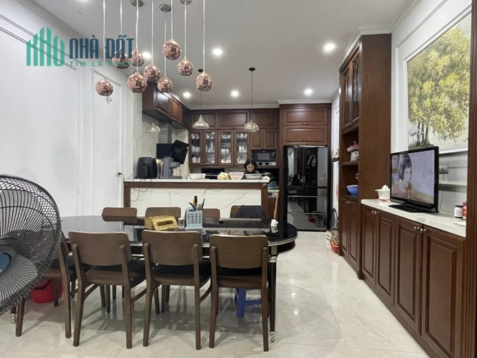 Bán Nhà Phố Quần Ngựa 70m2 x 6 tầng thang máy, 4 phòng ngủ đầy đủ công năng, phân lô ô tô tránh vỉa