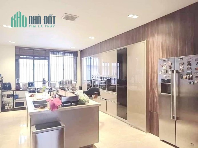 Bán Biệt thự sân vườn Láng Hạ Quận Đống Đa 170m2x6  tầng thang máy Siêu VIP.