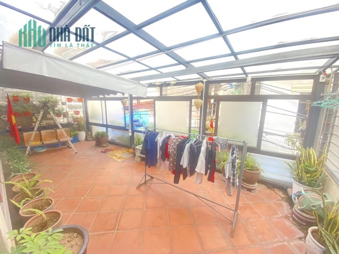 Bán Nhà Phố Trần Cung 106m2 x 3 tầng, bán đất tặng nhà, Khách mua về sửa qua hoặc đập đi xây mới