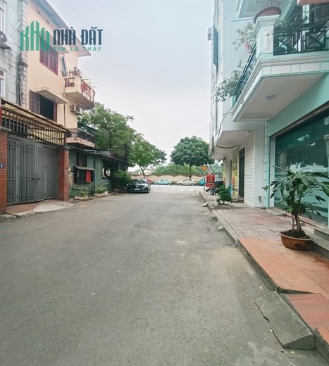 Bán Nhà Đất Phân Lô Lê Trọng Tấn 153m2 MT 8m chỉ 180tr/m2 Vỉa Hè Ô Tô Tránh 0918086689