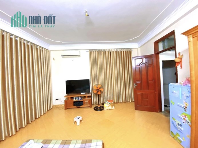 Bán Nhà Ngõ 59 Phạm Văn Đồng 52m2 x 4 tầng, 4 phòng ngủ đầy đủ công năng + 1 cửa hàng kinh doanh,