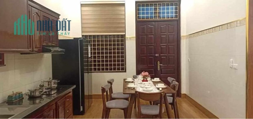 Bán nhà Cổ Nhuế 36m2, 3T, 3N, 3.1 tỷ. Nhà đẹp sẵn ở.