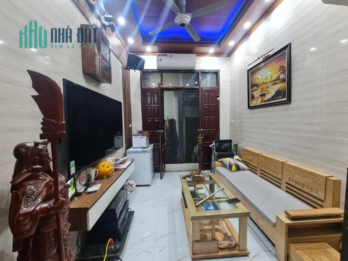 Bán nhà Cổ Nhuế 36m2, 3T, 3N, 3.1 tỷ. Nhà đẹp sẵn ở.