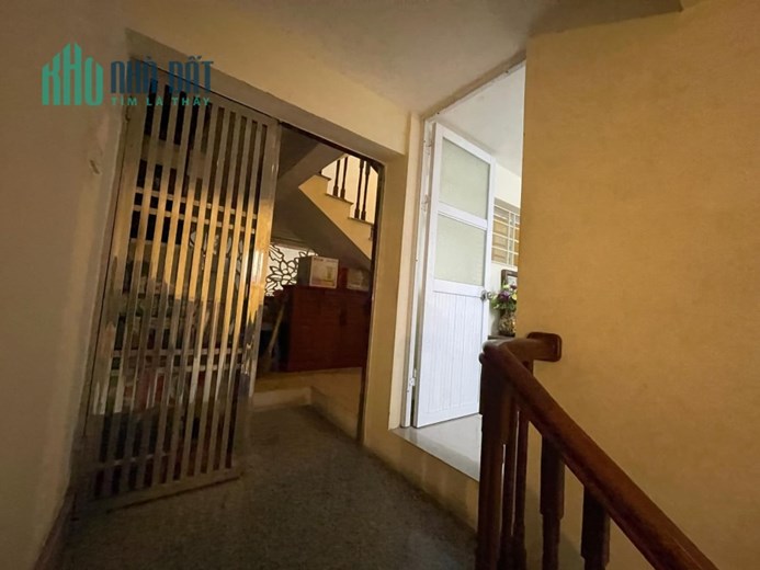 Bán Nhà Phố Nghĩa Tân 45m2 x 4 tầng, 3 phòng ngủ + 1 cửa hàng kinh doanh, có thể thêm 1-2 phòng ngủ