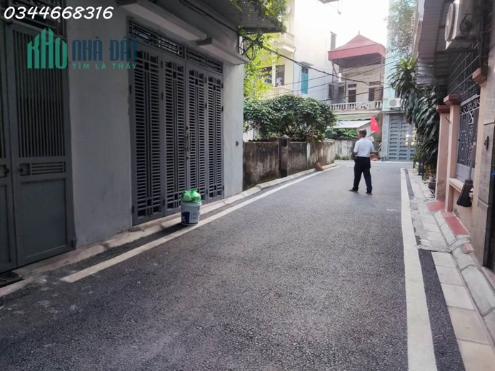 3 tỷ - nhà 3 tầng - ô tô vào nhà - phân lô phố Đức Giang, Long Biên