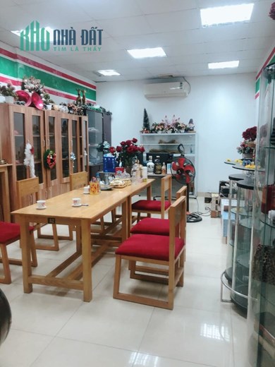 Bán nhà mặt phố Khâm Thiên, Đống Đa, vị trí đẹp, vỉa hè kinh doanh, 95m, mt 4.8m, 45 tỷ.