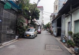Nhỉnh 2 tỷ có ngay 40m2, MT 4m ô tô đỗ cửa, ngõ cực nông phố Đức Giang, Long Biên