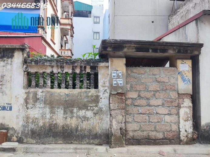 Nhỉnh 2 tỷ có ngay 40m2, MT 4m ô tô đỗ cửa, ngõ cực nông phố Đức Giang, Long Biên