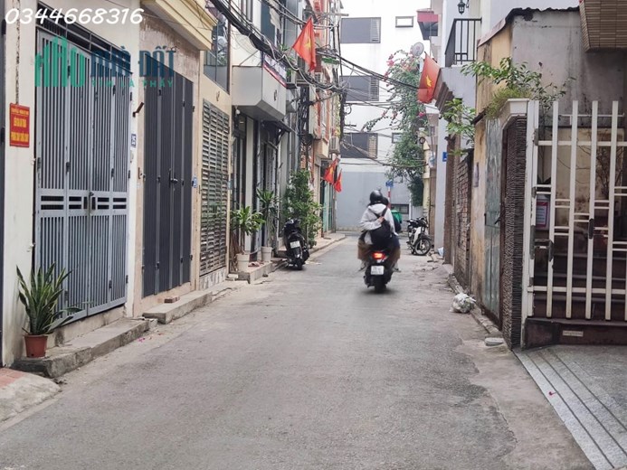 Nhỉnh 2 tỷ có ngay 40m2, MT 4m ô tô đỗ cửa, ngõ cực nông phố Đức Giang, Long Biên