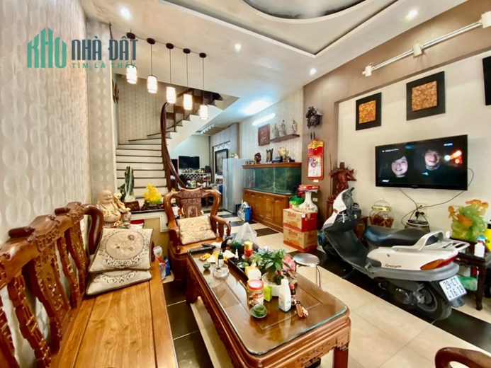 Bán nhà phố Giáp Nhất Quận Thanh Xuân 40m2x4 tầng, giá nhỉnh 6 tỷ.