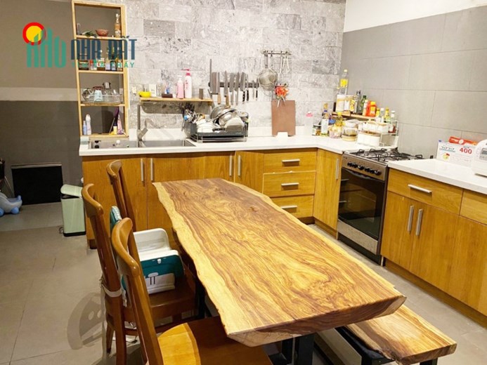 Bán nhà đường Linh Đông, Thủ Đức, 3 tầng, 4 phòng ngủ, đường ôtô, giá 5.2 tỷ
