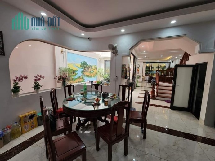 Bán Căn Biệt Thự Sân Vườn Hoàng Quốc Việt 140m2 x 4 tầng, 6 phòng ngr khép kín full nội thất sang