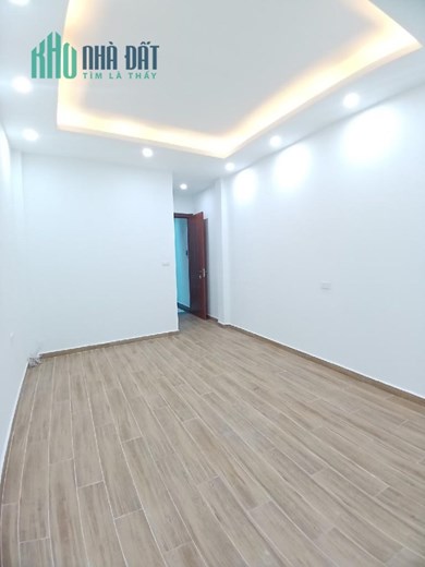 BÁN NHÀ NGỌC TRÌ  QUẬN LONG BIÊN ,35 M GIÁ 2,9 TỶ. NHÀ MỚI VỀ Ở LUÔN