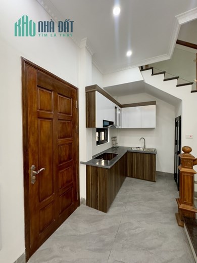 Bán nhà Hoàng Như Tiếp, Long Biên, Dt 32m, nhà 5 tầng, giá hơn 5 tỷ.