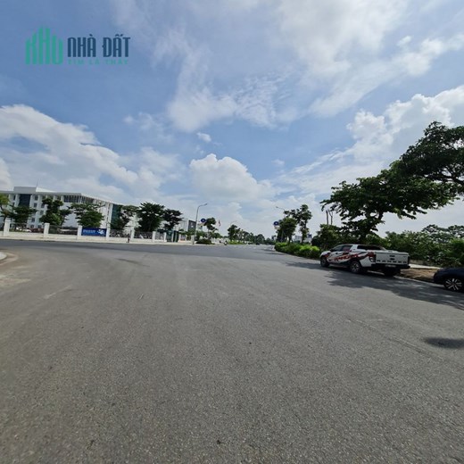 Shophouse Thuận An Central Lake, bên cạnh ủy ban Quận Gia Lâm. 375m2 sàn. Mt 6m. View hồ. Lh