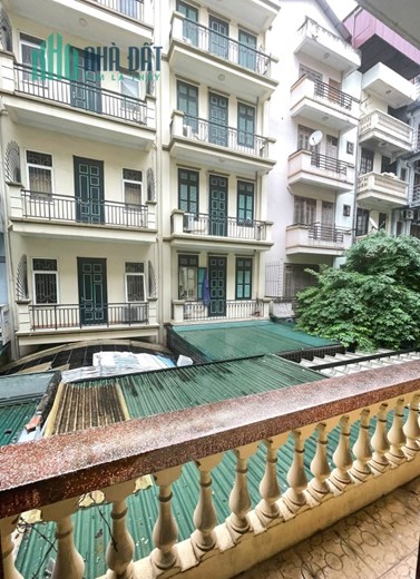 NÓNG O9 2628 5559 Bán nhà mặt phố Khu đô thị mới Trung Yên 117m², 5 tầng, MT 5.2m, giá 32.9 tỷ  Cầu