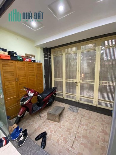 CỰC HIẾM - NHÀ ĐẸP - KINH DOANH.,
NHÀ HÀO NAM DT 39m. 5 tầng. MT 4m. Nhỉnh 5 tỷ (thương lượng)