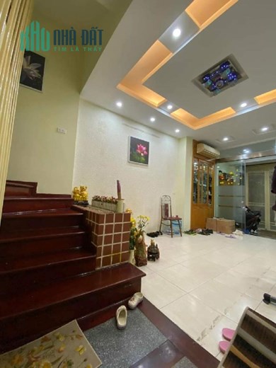 CỰC HIẾM - NHÀ ĐẸP - KINH DOANH.,
NHÀ HÀO NAM DT 39m. 5 tầng. MT 4m. Nhỉnh 5 tỷ (thương lượng)