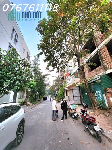 Bán biệt thự xây thô Thượng Thanh,thông sàn,90m*5T MT6m, 10.8 tỷ