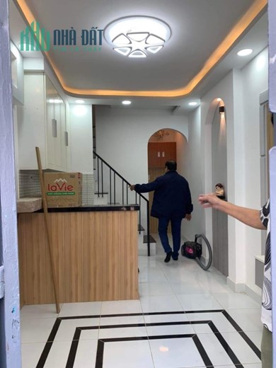 NHÀ HẺM XE BA GÁC ĐƯỜNG NGUYỄN VĂN NGHI, P7 18M2 GIÁ 2TY1 CÒN TL