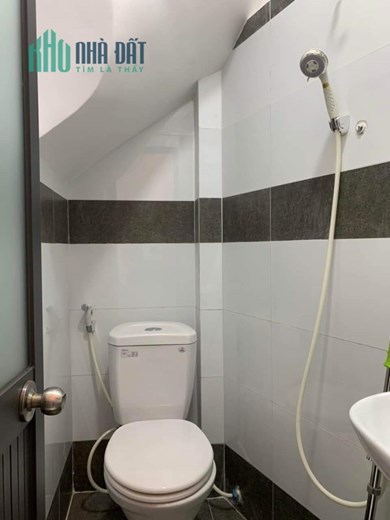 NHÀ HẺM XE BA GÁC ĐƯỜNG NGUYỄN VĂN NGHI, P7 18M2 GIÁ 2TY1 CÒN TL