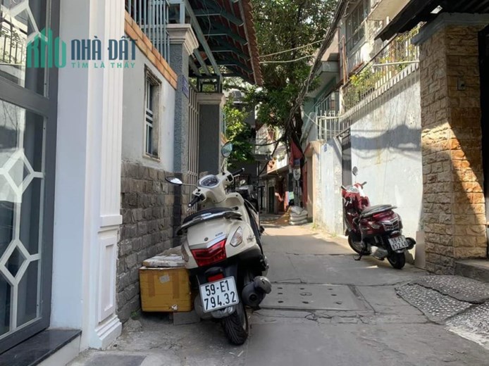 NHÀ HẺM XE BA GÁC ĐƯỜNG NGUYỄN VĂN NGHI, P7 18M2 GIÁ 2TY1 CÒN TL