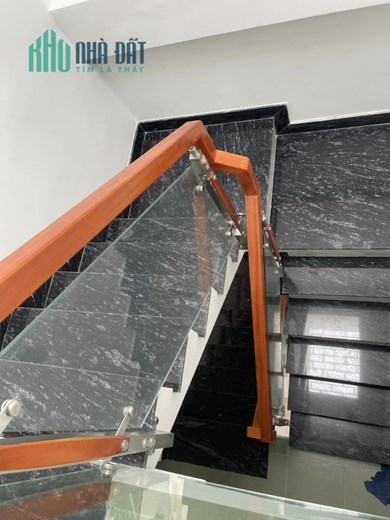 Nhà BTCT mới dọn vào ở ngay, 3 phòng ngủ, ngay Bình Thạnh