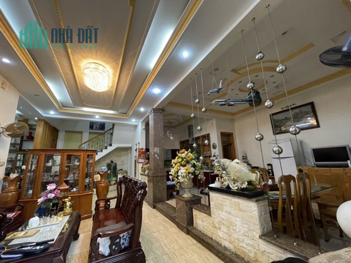 Bán gấp, Biệt thự siêu đẹp, ngang 13m, Nguyễn Kiệm, Phường 4, Phú Nhuận, chỉ 32 tỷ.
