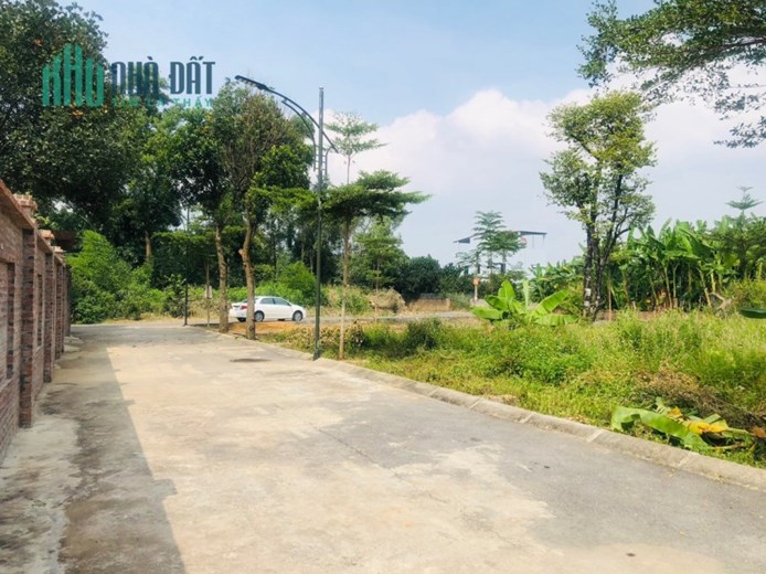 Lô 60m gần trục chính Bình Yên  thông sang đất Tân Xã gần CNC Hoà Lạc 
Giá nhỉnh tỷ thôi ạ
 Lh ngay