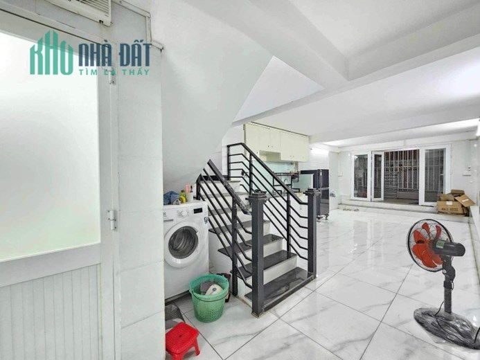 Bán gấp nhà HXH Đường Nguyễn Xí, P. 13, Bình Thạnh, Gần Vincom Plaza