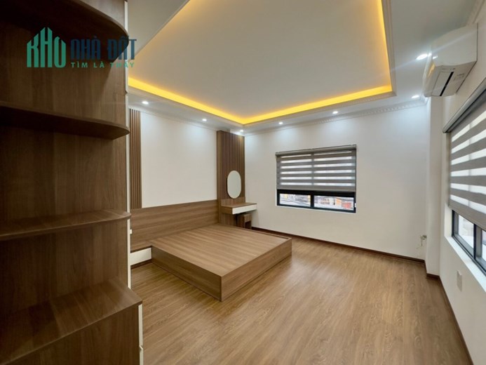 Bán nhà 40m 5T Bồ Đề, Long Biên , oto ,KD, nhỉnh 5ty.