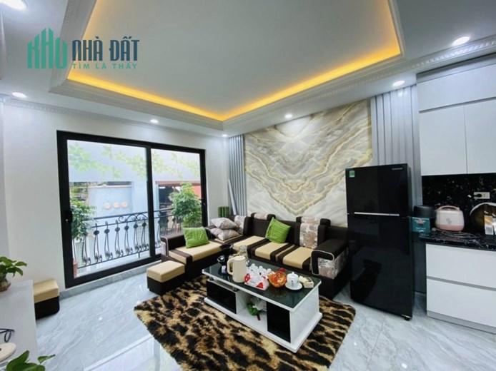 Bán tòa nhà Phố Cù Chính Lan Quận Thanh Xuân 38m2x6 tầng thang máy, lô góc, ôtô vào nhà.