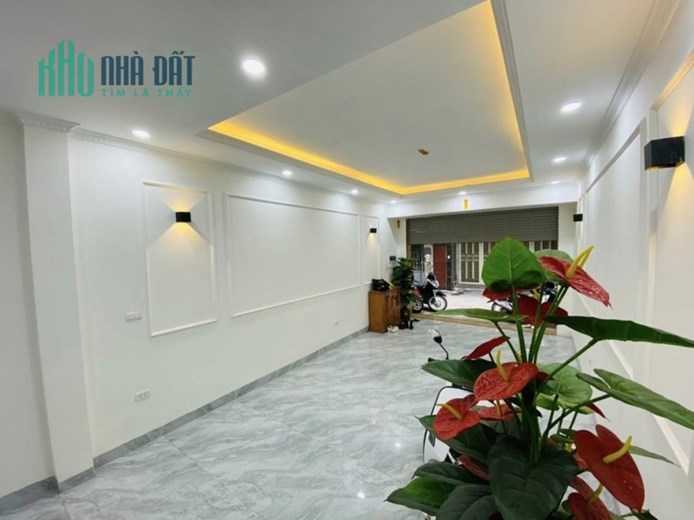 Bán tòa nhà Phố Cù Chính Lan Quận Thanh Xuân 38m2x6 tầng thang máy, lô góc, ôtô vào nhà.