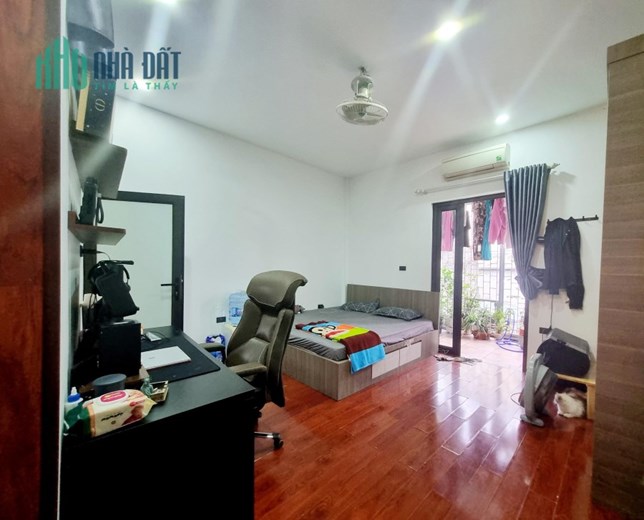 VĂN CHƯƠNG - ĐỐNG ĐA - 38M2 X 4 TẦNG - 3 PHÒNG NGỦ - MT 4.8M - 10M RA Ô TÔ TRÁNH - NHỈNH 4 TỶ