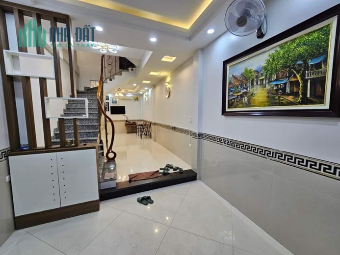 QUÁ HIÊM Bồ đề 38M-  5 TẦNG  - 5.15 TỶ
NGÕ THÔNG-NHÀ MỚI-5 NGỦ
