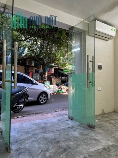 "MẶT PHỐ TT ĐỐNG ĐA - HƠN 3 TỶ - MẶT TIỀN ĐẸP - TẦM TIỀN NHIỀU KHÁCH TÌM - VỀ Ở NGAY.,KD