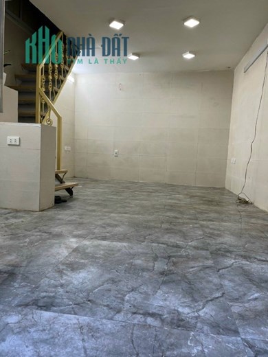 "MẶT PHỐ TT ĐỐNG ĐA - HƠN 3 TỶ - MẶT TIỀN ĐẸP - TẦM TIỀN NHIỀU KHÁCH TÌM - VỀ Ở NGAY.,KD