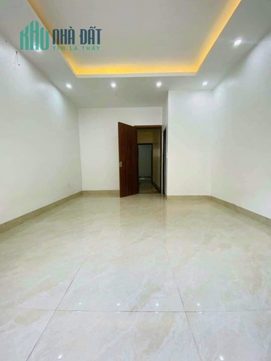 Bán Nhà Q.Hoàng Mai, Phố Sở Thượng 9.5 tỷ, 52m2, MT 4.5m, Ô tô Tránh, Kinh Doanh, Thang Máy