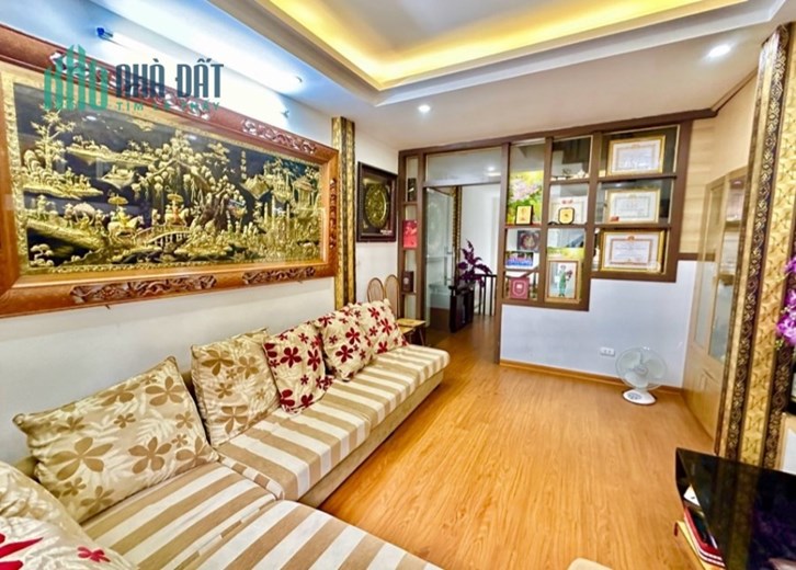 TRUNG TÂM CẦU GIẤY – NHÀ DÂN XÂY – THIẾT KẾ ĐẸP – 5 TẦNG THOÁNG SÁNG 40M2, 6 TỶ