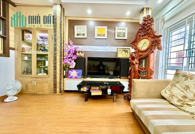 TRUNG TÂM CẦU GIẤY – NHÀ DÂN XÂY – THIẾT KẾ ĐẸP – 5 TẦNG THOÁNG SÁNG 40M2, 6 TỶ