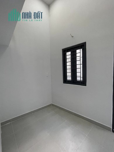 Nhỉnh 1 tỷ có nhà 2 tầng 2 WC sát Bàu Cát