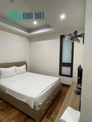 BÁN KHÁCH SẠN PHỐ ĐÀM QUANG TRUNG , LONG BIÊN . 121M X 7T , DOANH THU 200TR. 19 TỶ