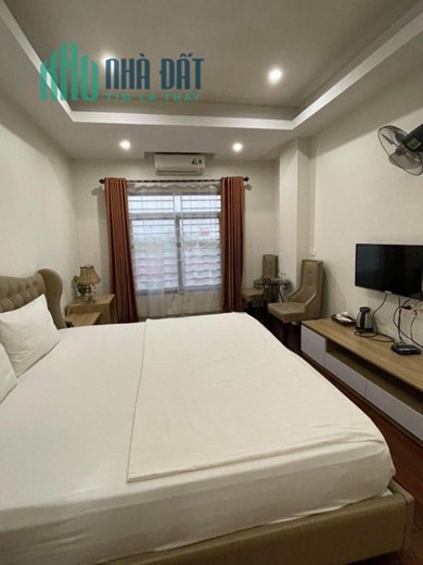 BÁN KHÁCH SẠN PHỐ ĐÀM QUANG TRUNG , LONG BIÊN . 121M X 7T , DOANH THU 200TR. 19 TỶ