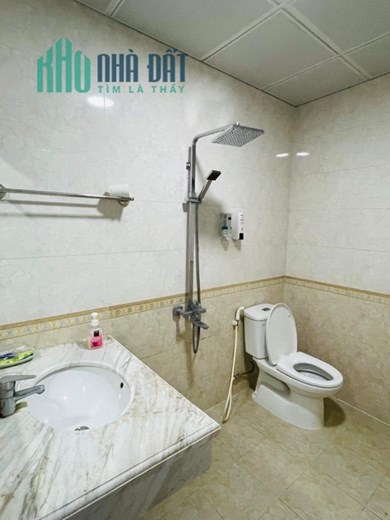 BÁN KHÁCH SẠN PHỐ ĐÀM QUANG TRUNG , LONG BIÊN . 121M X 7T , DOANH THU 200TR. 19 TỶ