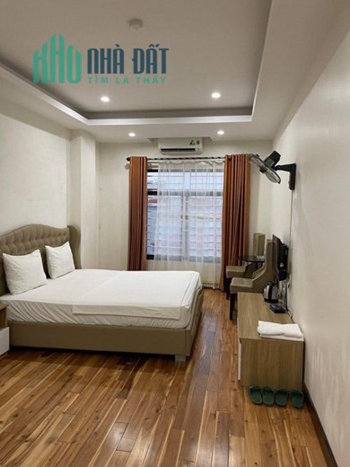 BÁN KHÁCH SẠN PHỐ ĐÀM QUANG TRUNG , LONG BIÊN . 121M X 7T , DOANH THU 200TR. 19 TỶ