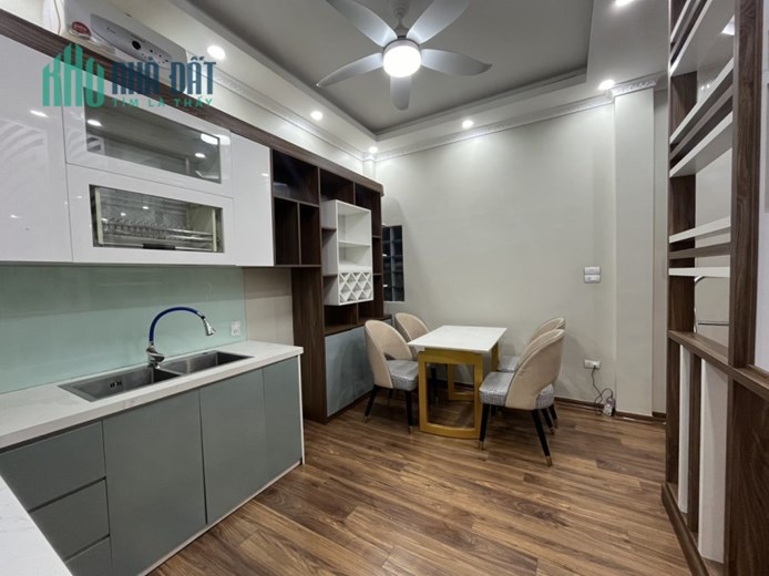 Hiếm nhà bán tại phố nguyễn văn cừ,quận long biên còn sót lại duy nhất 1 căn nhà đẹp