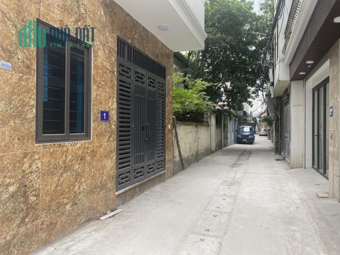 Bán nhà Kim Giang, Thanh Xuân
căn nnhà xây mới 5 tầng, thang máy, ô tô ra vào, ngõ thông ra đường