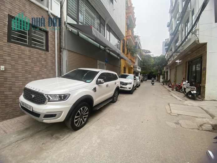 Bán nhà Kim Giang, Thanh Xuân
căn nnhà xây mới 5 tầng, thang máy, ô tô ra vào, ngõ thông ra đường