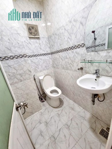 Nhà đẹp Ngang 4x8 m 5 tấm Khánh Hội Q4 có 5 tỷ