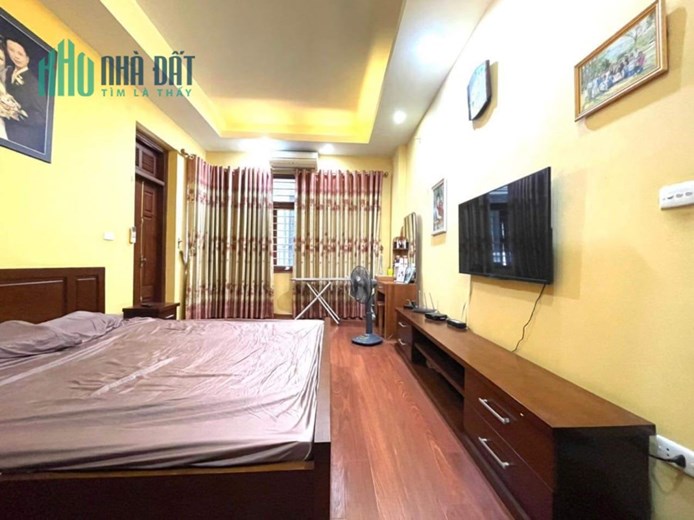 Bán Nhà Phố Hoàng Quốc Việt 53m2 x 5 tầng, 4 phòng ngủ, khu phân lô ô tô tránh, gần Phố ngõ rộng,